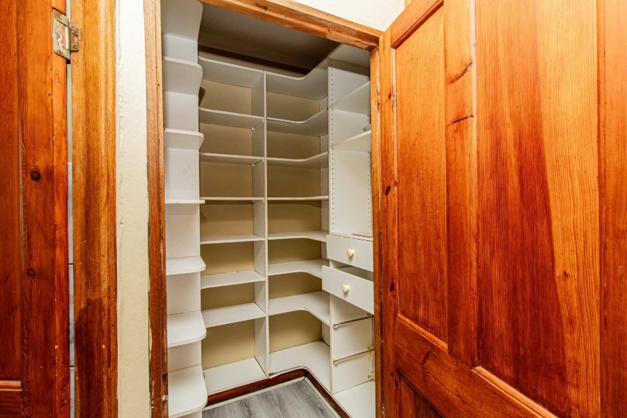 To Let 5 Bedroom Property for Rent in Hersham Western Cape